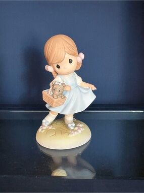 Wizard of Oz Dorothy figurine by Precious moments